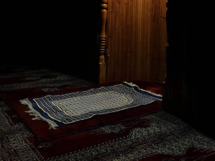 كيف يتم تأدية السجدة في القرآن