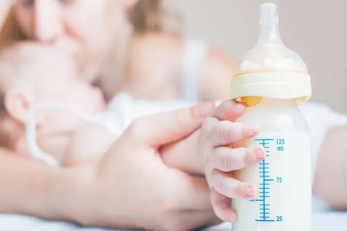 فوائد حليب الام للطفل