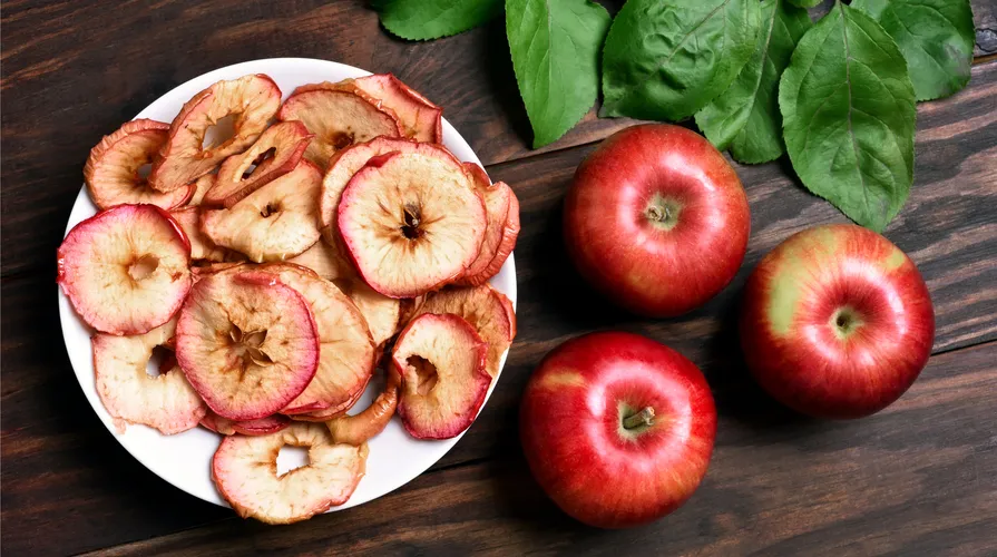 كم سعرة حرارية في التفاح المجفّف؟