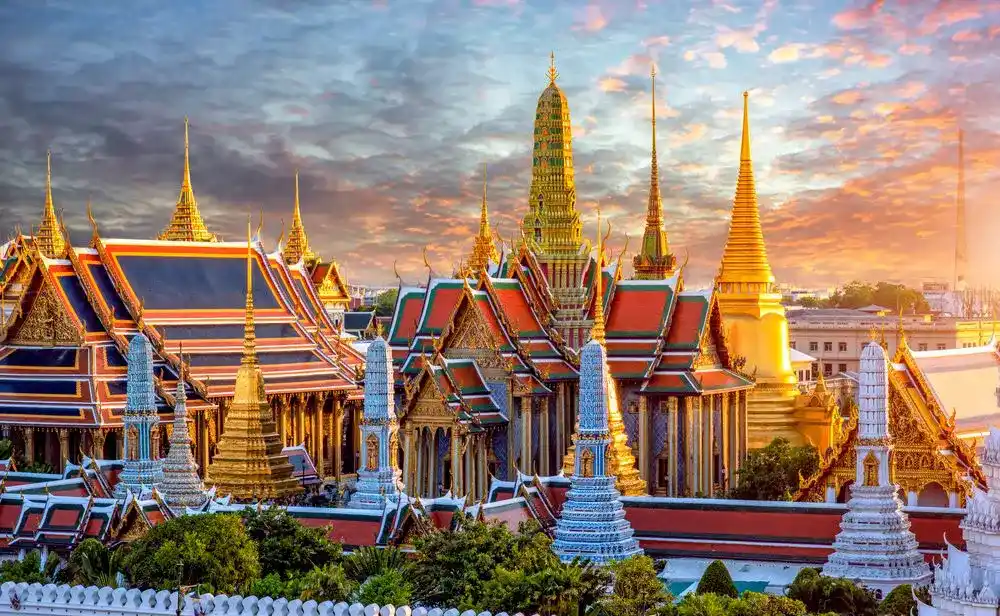 القصر الكبير في بانكوك أهم أماكن السياحة في تايلند
