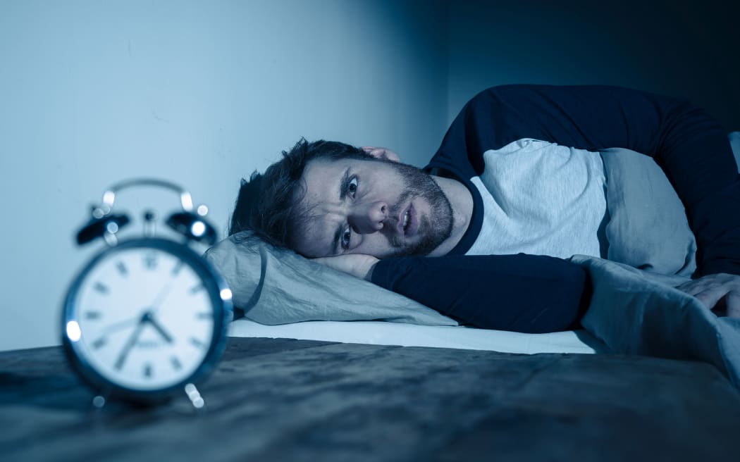 كيف اتخلص من التفكير الزائد قبل النوم