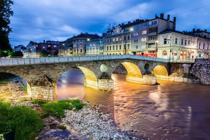 مكان سياحي رائع الجسر اللاتيني في سراييفو في البوسنة والهرسك