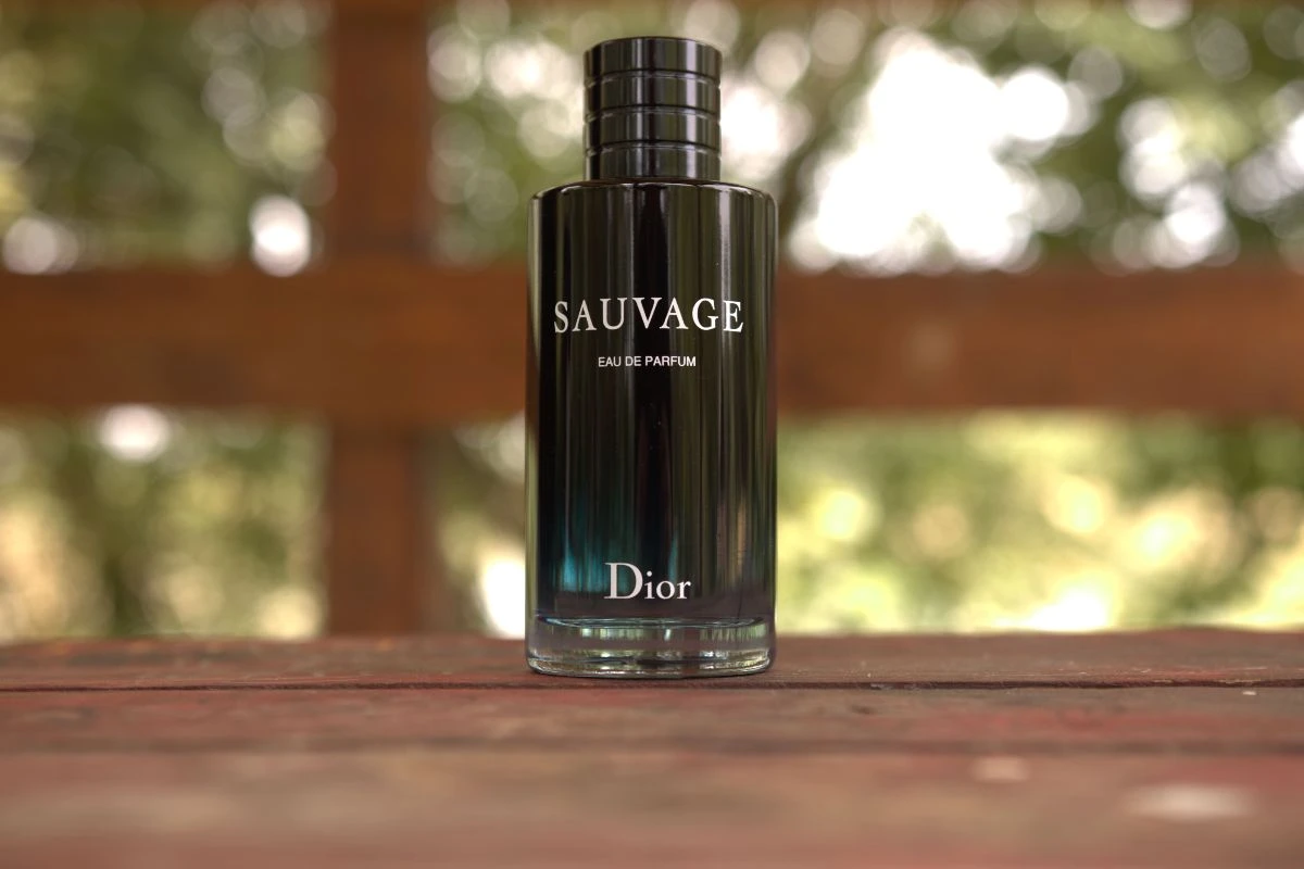 8- عطر Sauvage by Christian Dior عطر رجالي فخم