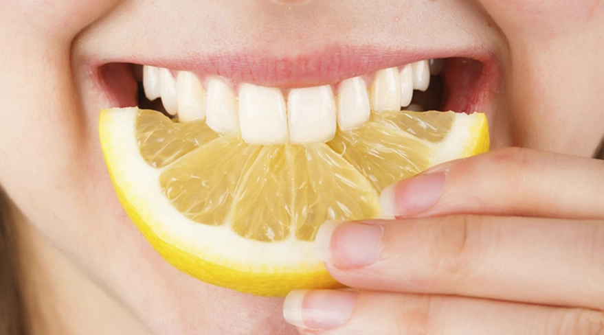 اسباب اصفرار الاسنان بتناول الأطعمة الحمضية