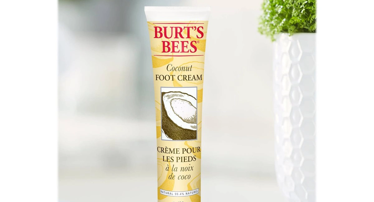 كريمات تشقق القدمين مثل بورتس بييز كوكنت اويل فوت كريم Coconut Oil Foot Cream Burt's Bees